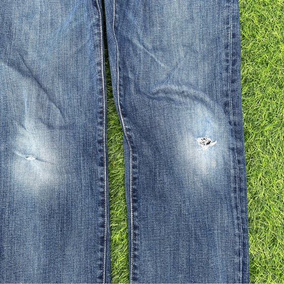Lucky Brand Men’s 121 Slim distressed Denim Jeans 31/32 casual on trend Preowned - Picture 3 of 8